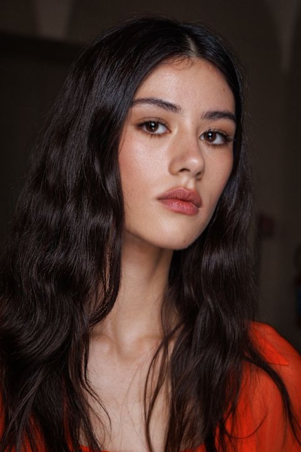 عرض أزياء مجموعة Alberta Ferretti لربيع وصيف 2025