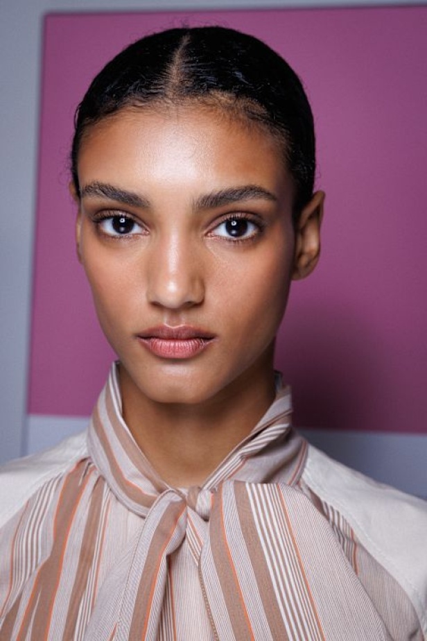 عرض أزياء مجموعة Alberta Ferretti لربيع وصيف 2025