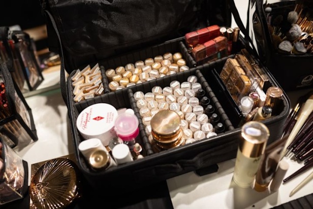 عرض أزياء مجموعة Alberta Ferretti لربيع وصيف 2025