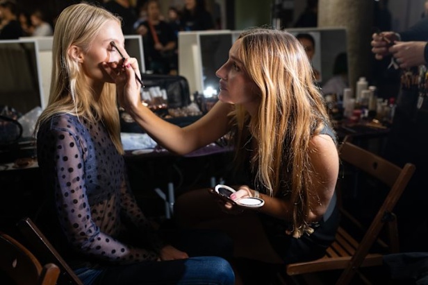 عرض أزياء مجموعة Alberta Ferretti لربيع وصيف 2025