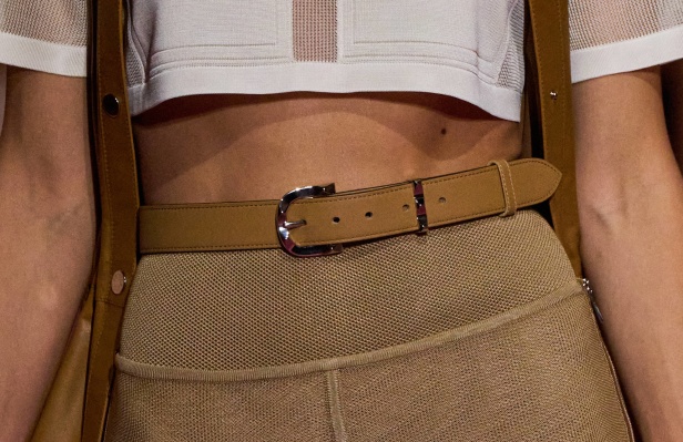 مجموعة Hermès لربيع وصيف 2025... رسالة حب للحرفية التي تُتقنها الدار