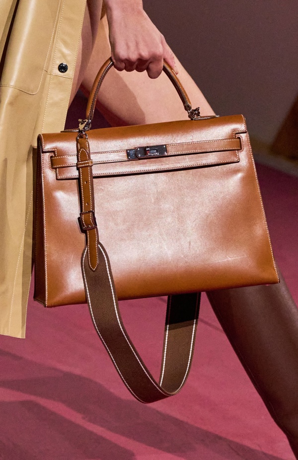 مجموعة Hermès لربيع وصيف 2025... رسالة حب للحرفية التي تُتقنها الدار