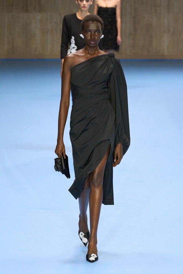 عرض أزياء  Carolina Herrera لربيع وصيف 2024-2025