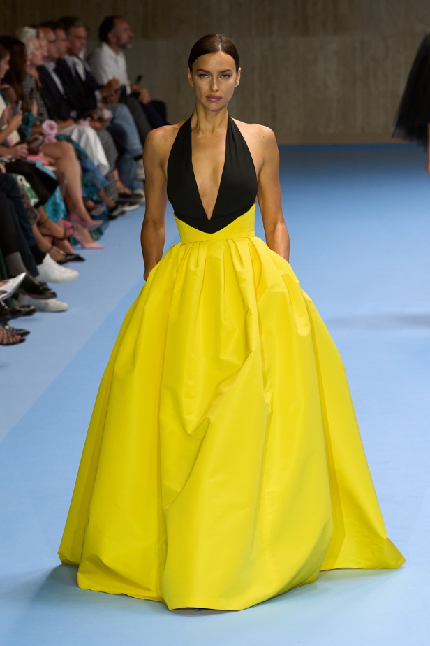 عرض أزياء  Carolina Herrera لربيع وصيف 2024-2025