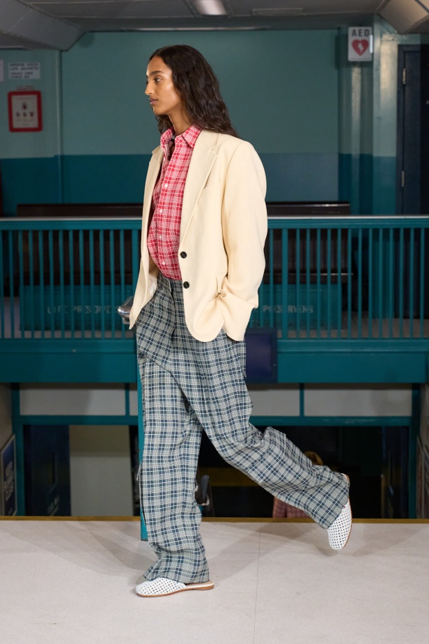 مجموعة Tommy Hilfiger لربيع وصيف 2025