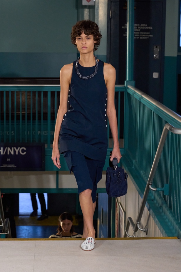 مجموعة Tommy Hilfiger لربيع وصيف 2025