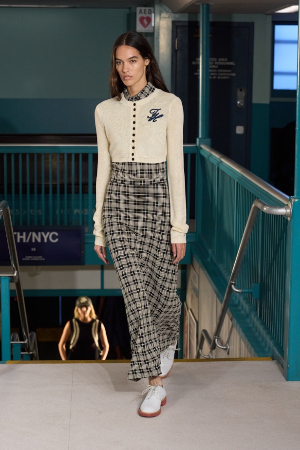 مجموعة Tommy Hilfiger لربيع وصيف 2025