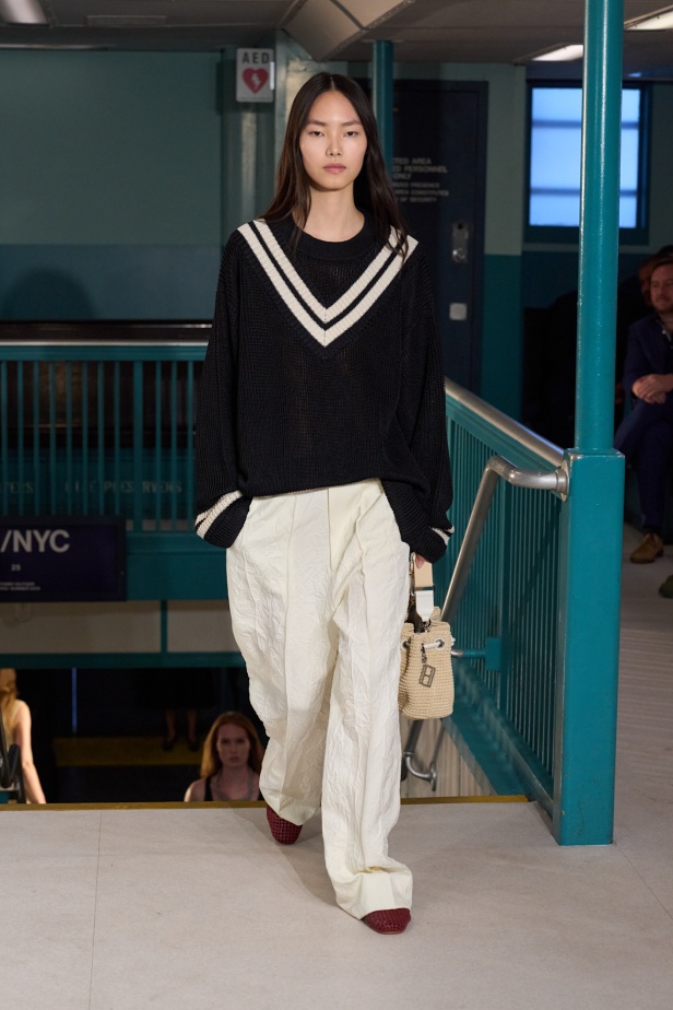 مجموعة Tommy Hilfiger لربيع وصيف 2025