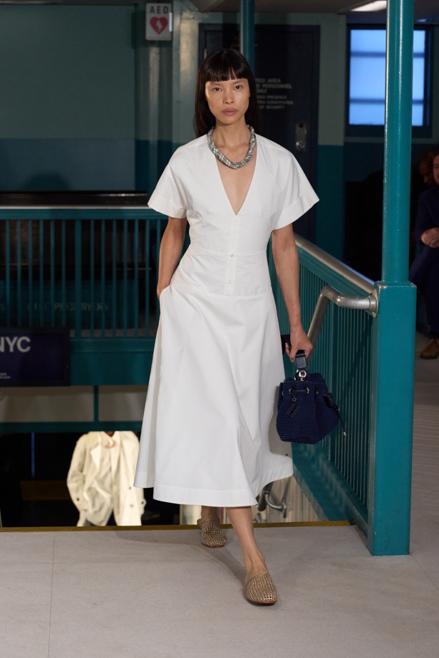 مجموعة Tommy Hilfiger لربيع وصيف 2025