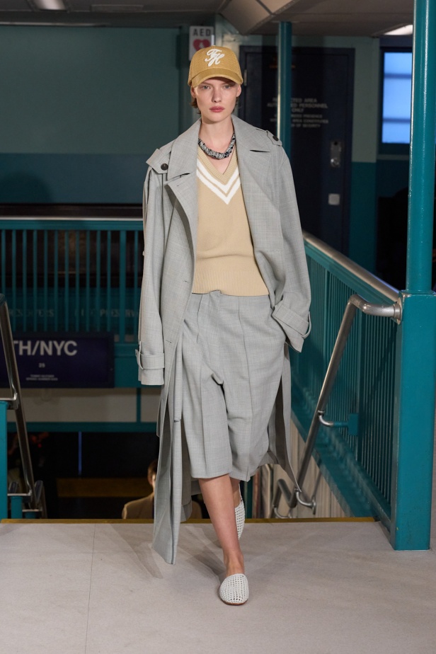 مجموعة Tommy Hilfiger لربيع وصيف 2025