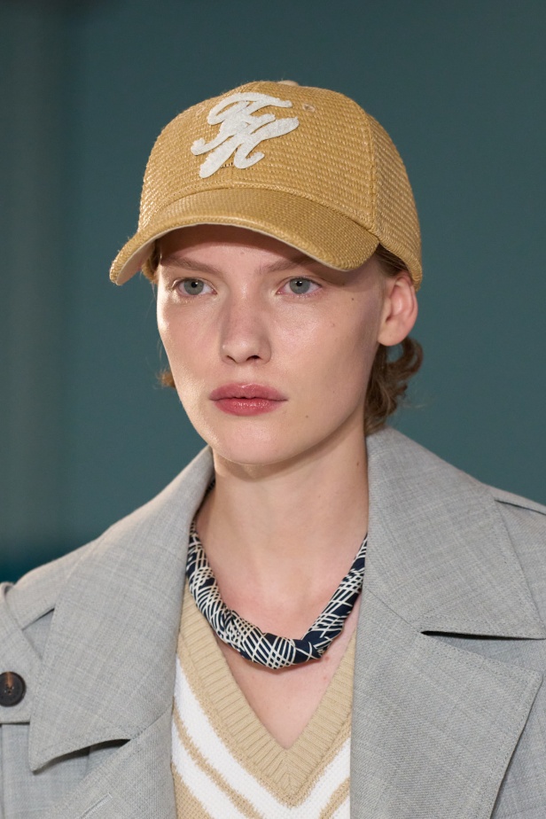 مجموعة Tommy Hilfiger لربيع وصيف 2025