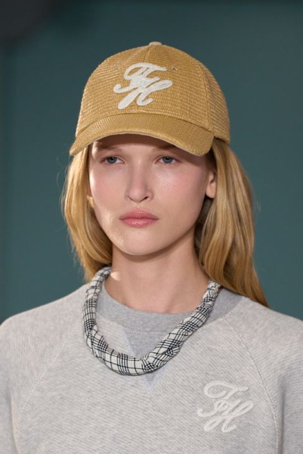 مجموعة Tommy Hilfiger لربيع وصيف 2025