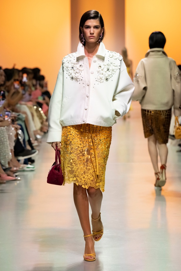 دار جورج حبيقة تكتب فصلًا ابداعيًا جديدًا في باريس مع مجموعة ربيع 2025 للأزياء الجاهزة