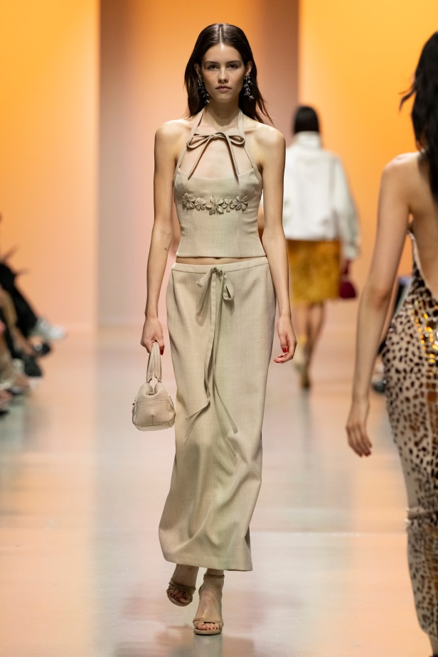 دار جورج حبيقة تكتب فصلًا ابداعيًا جديدًا في باريس مع مجموعة ربيع 2025 للأزياء الجاهزة