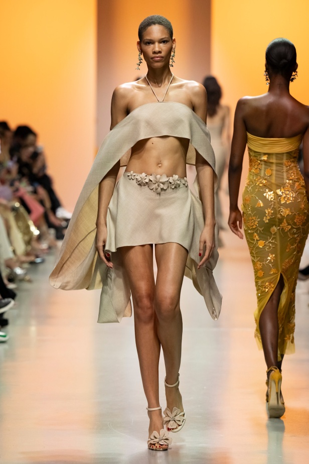 دار جورج حبيقة تكتب فصلًا ابداعيًا جديدًا في باريس مع مجموعة ربيع 2025 للأزياء الجاهزة