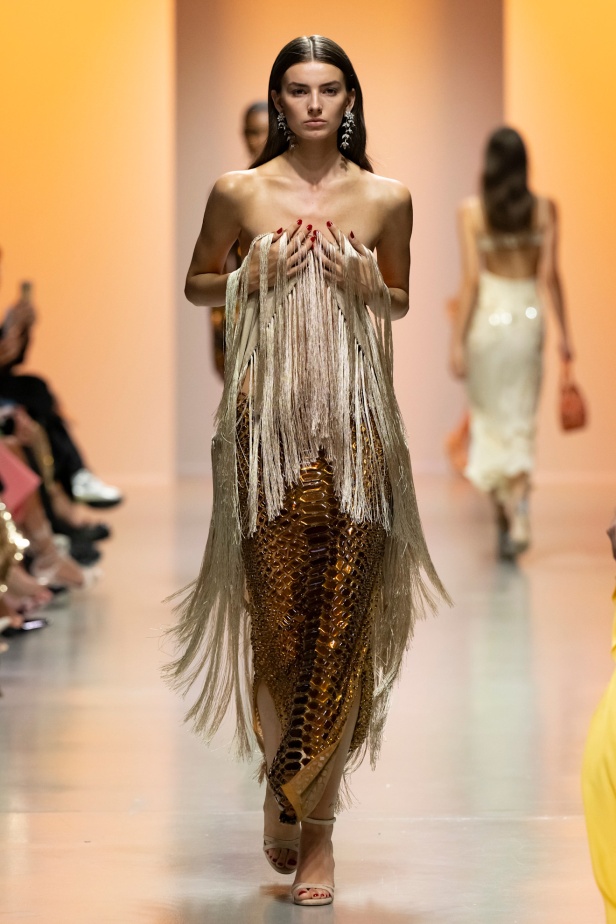 دار جورج حبيقة تكتب فصلًا ابداعيًا جديدًا في باريس مع مجموعة ربيع 2025 للأزياء الجاهزة