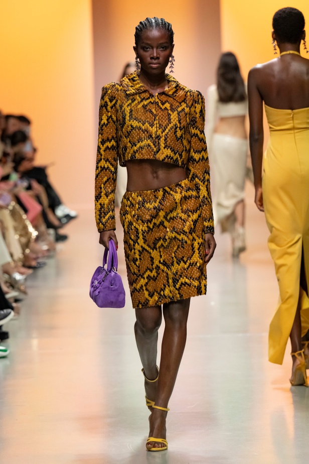 دار جورج حبيقة تكتب فصلًا ابداعيًا جديدًا في باريس مع مجموعة ربيع 2025 للأزياء الجاهزة