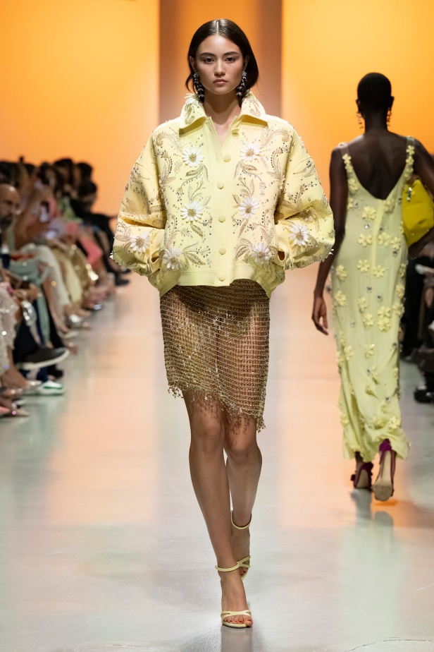 دار جورج حبيقة تكتب فصلًا ابداعيًا جديدًا في باريس مع مجموعة ربيع 2025 للأزياء الجاهزة