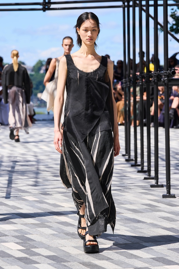 مجموعة Jason Wu لربيع 2025