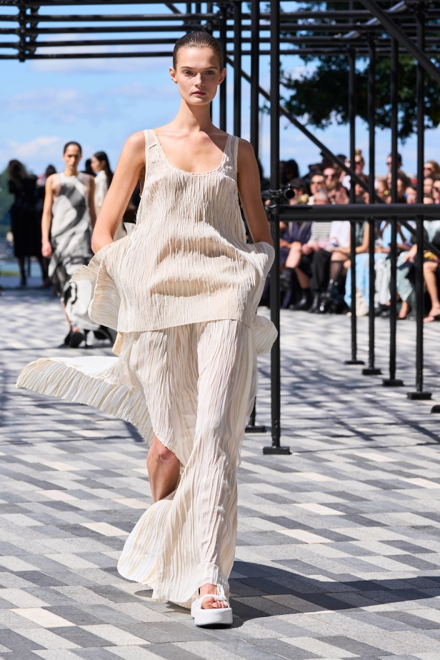 مجموعة Jason Wu لربيع 2025