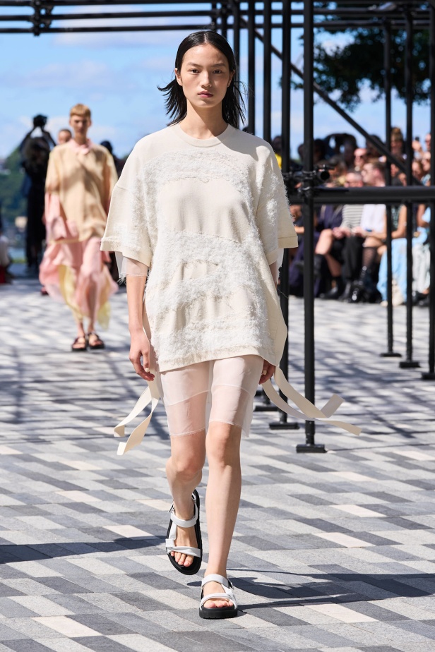 مجموعة Jason Wu لربيع 2025