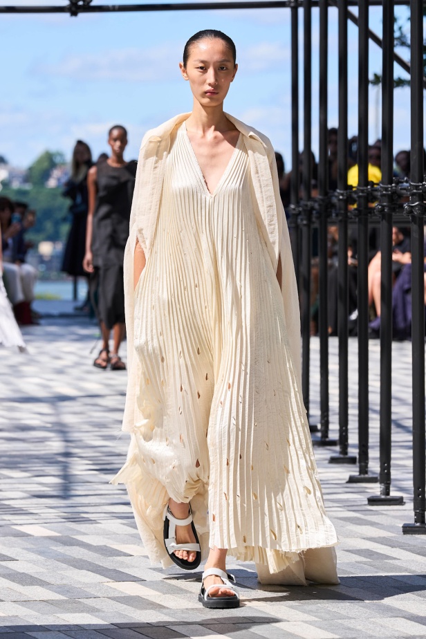 مجموعة Jason Wu لربيع 2025