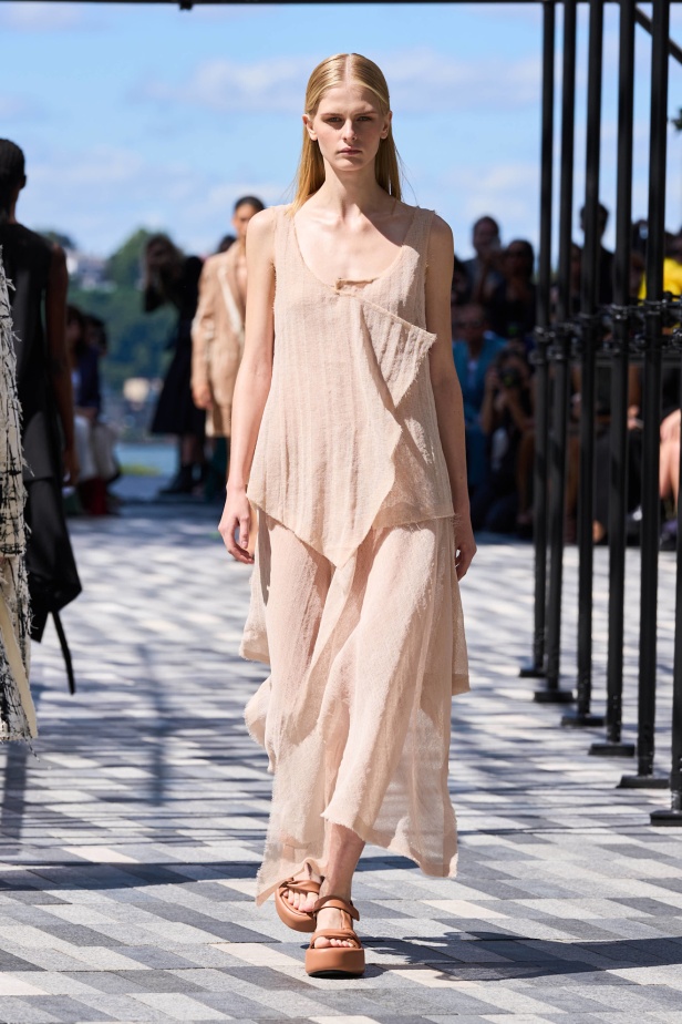 مجموعة Jason Wu لربيع 2025