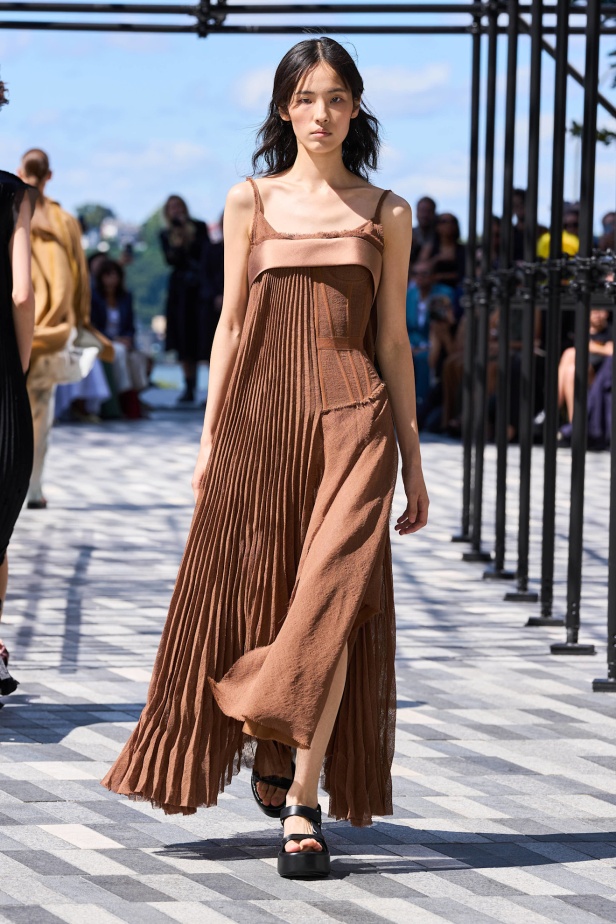 مجموعة Jason Wu لربيع 2025