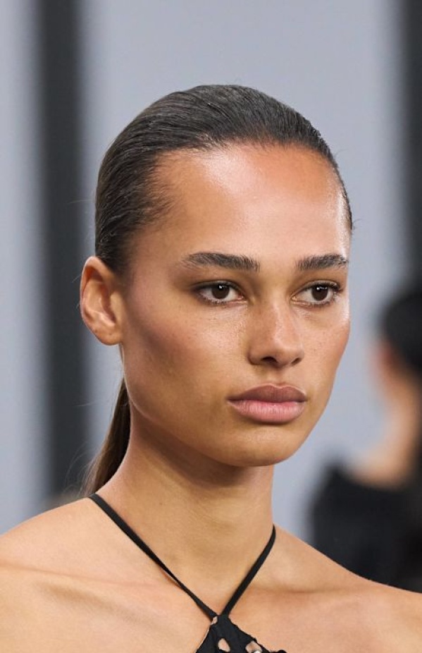 مجموعة مايكل كورس لربيع 2025