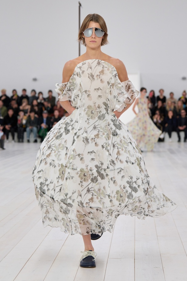 مجموعة Loewe تعريف للأناقة الكامنة في الاختزال 