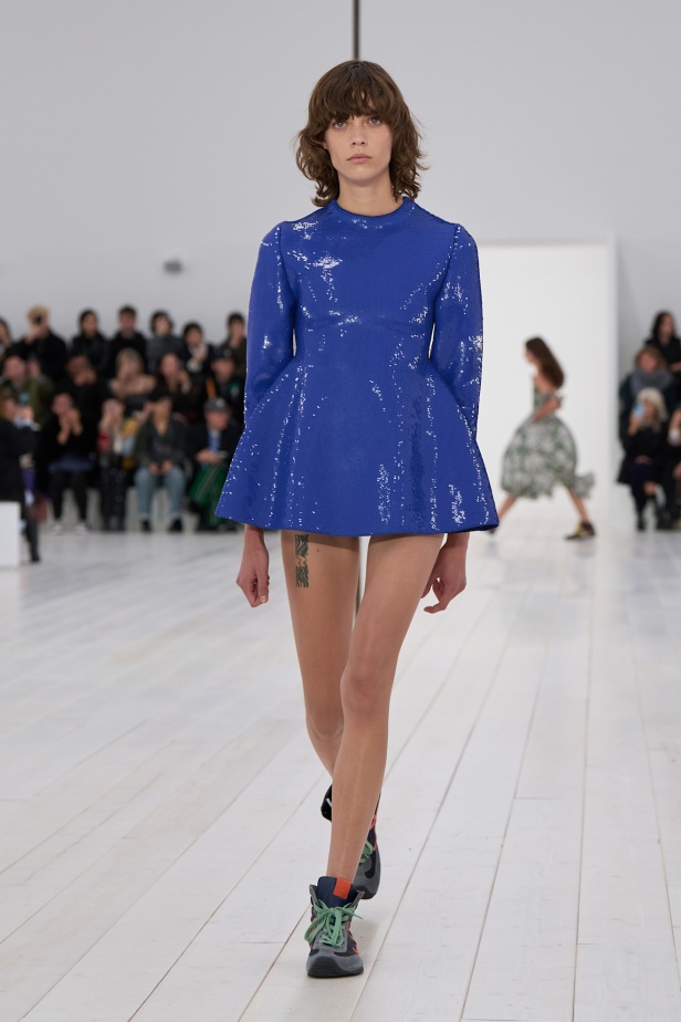 مجموعة Loewe تعريف للأناقة الكامنة في الاختزال 