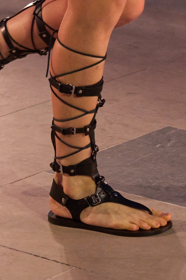 مجموعة Isabel Marant لربيع وصيف 2025 تحتضن الأسلوب البوهيمي 