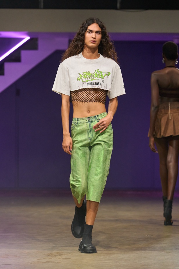 مجموعة Mark Fast لربيع وصيف 2025 في لندن