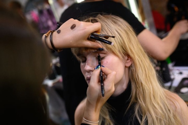 مجموعة Mark Fast لربيع وصيف 2025 في لندن