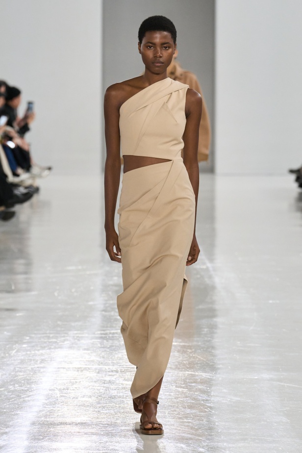 مجموعة ماكس مارا تجمع بين العلم والخيال