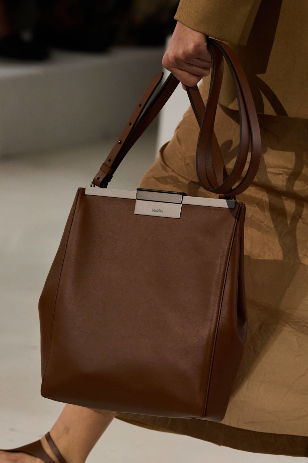 مجموعة ماكس مارا تجمع بين العلم والخيال