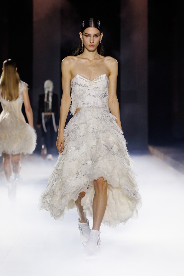 مجموعة Alexander McQueen لربيع وصيف 2024-2025