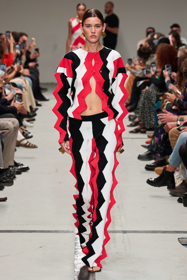 مجموعة Missoni لربيع وصيف 2025 في ميلانو.