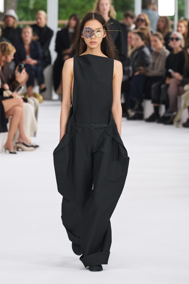 مجموعة Issey Miyake ربيع و صيف 2025