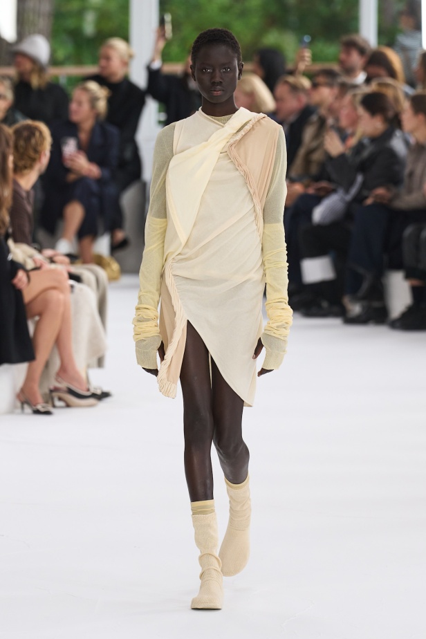 مجموعة Issey Miyake ربيع و صيف 2025