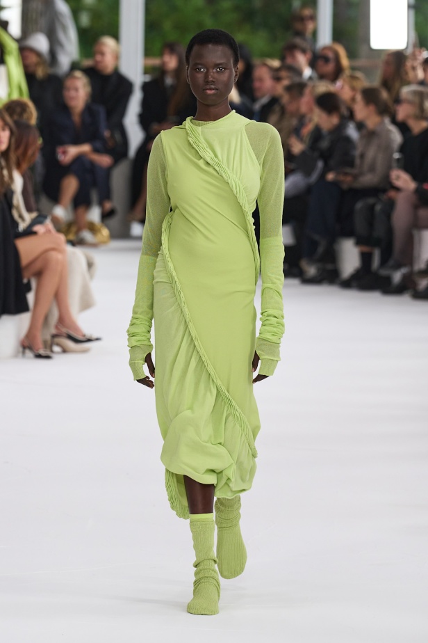 مجموعة Issey Miyake ربيع و صيف 2025