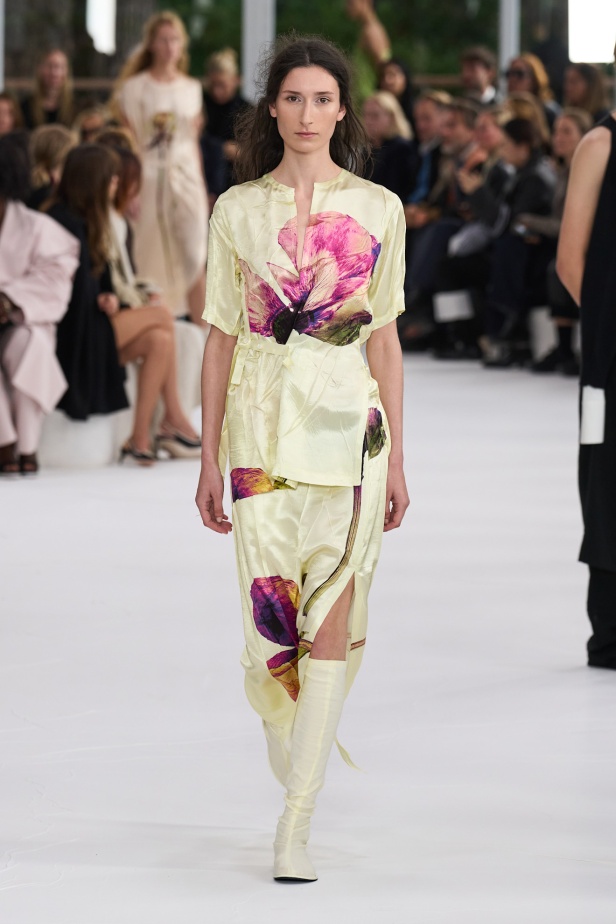 مجموعة Issey Miyake ربيع و صيف 2025