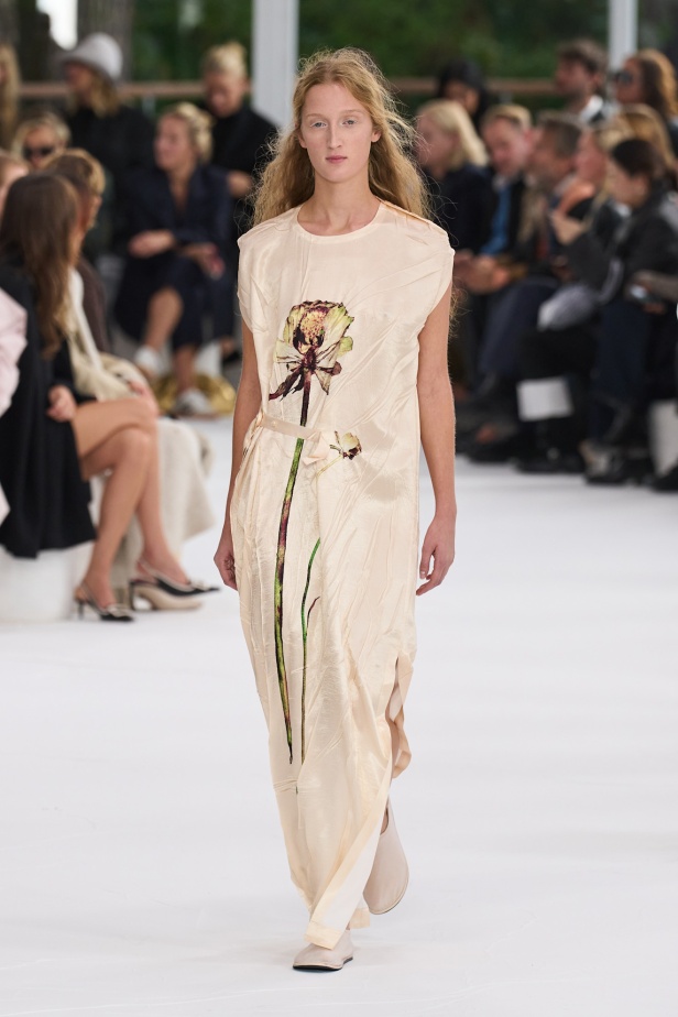 مجموعة Issey Miyake ربيع و صيف 2025