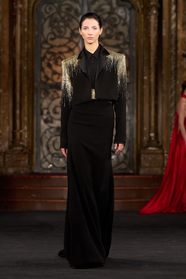 نعيم خان لمسات من الفخامة الكلاسيكية في أسبوع الموضة في نيويوك