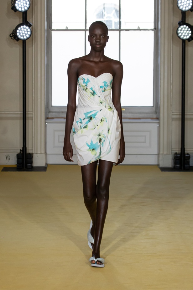 مجموعة ربيع وصيف 2025 من Noon By Noor