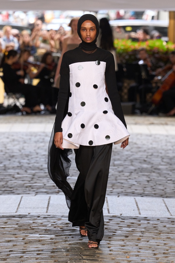 من عرض برابل غورنغ لربيع وصيف 2025