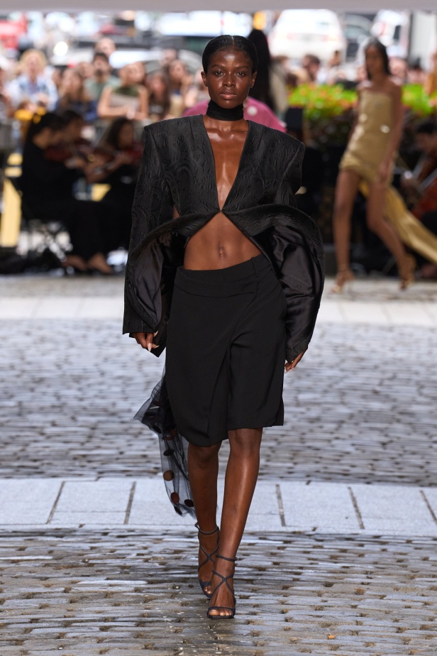 من عرض برابل غورنغ لربيع وصيف 2025