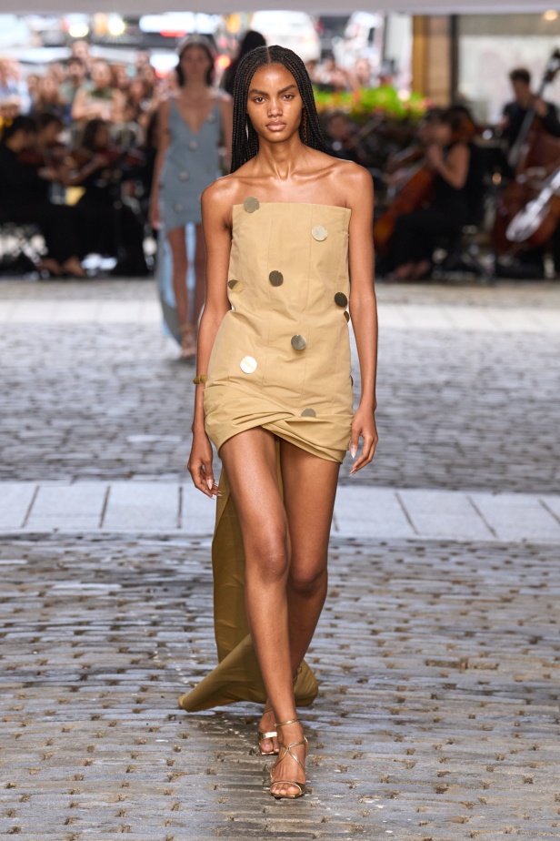 من عرض برابل غورنغ لربيع وصيف 2025