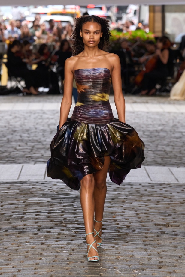 من عرض برابل غورنغ لربيع وصيف 2025