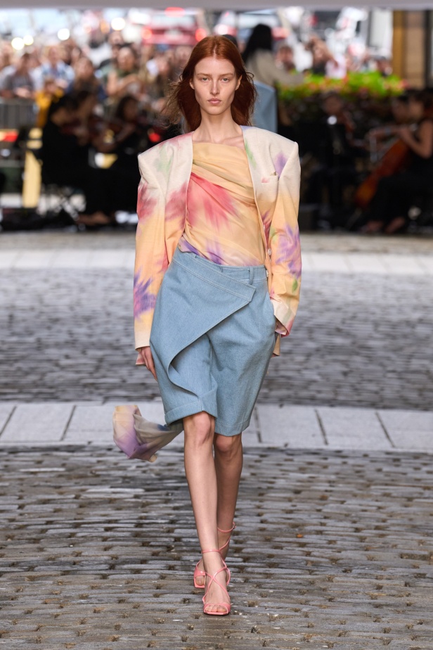 من عرض برابل غورنغ لربيع وصيف 2025